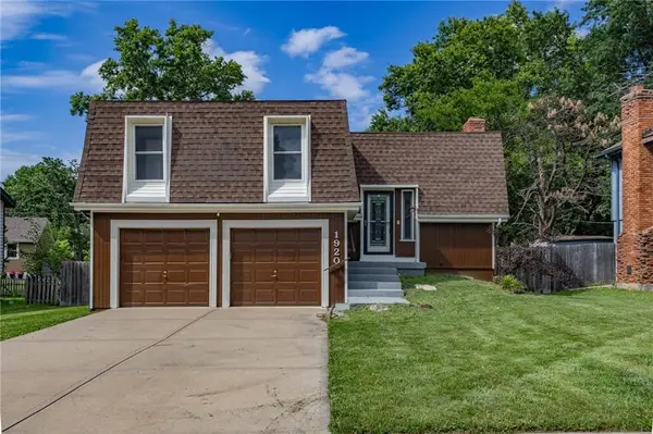 1920 E Mohawk Drive, Olathe, KS 66062
