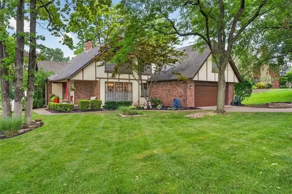 11009 Delmar Street, Leawood, KS 66211
