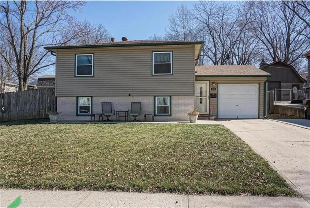 819 N Susquehanna Ridge, Independence, MO 64056 - #1