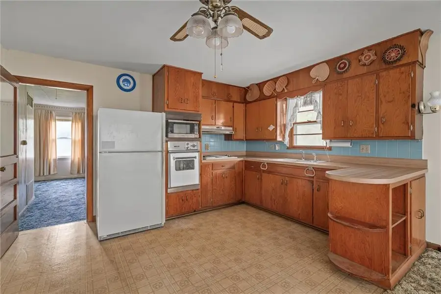 21455 S Moonlight Road, Gardner, KS 66030 - #2