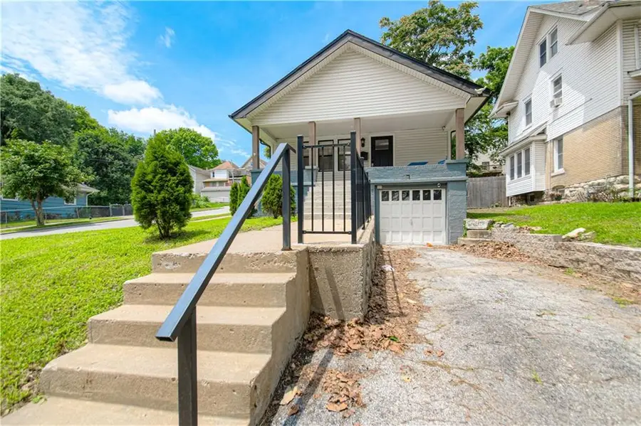 346 Kensington Avenue, Kansas City, MO 64124 - #3