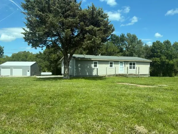 23256 La Vista Road, Vassar, KS 66543