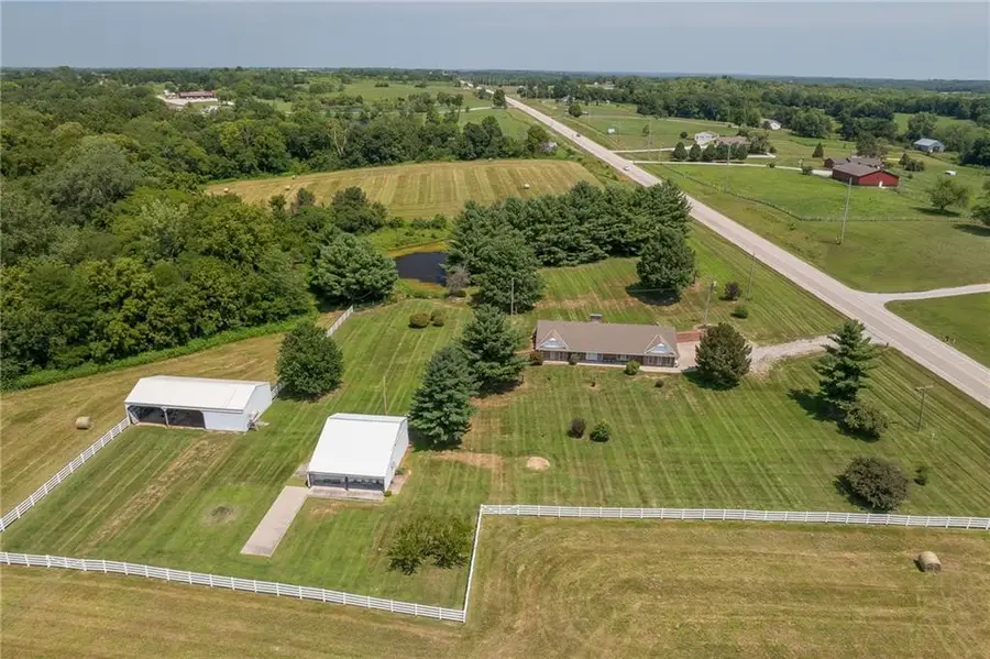 4902 S 33 Highway, Maysville, MO 64469 - #2