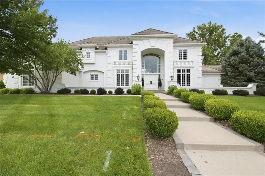6517 Ridge Road, Parkville, MO 64152 - #2