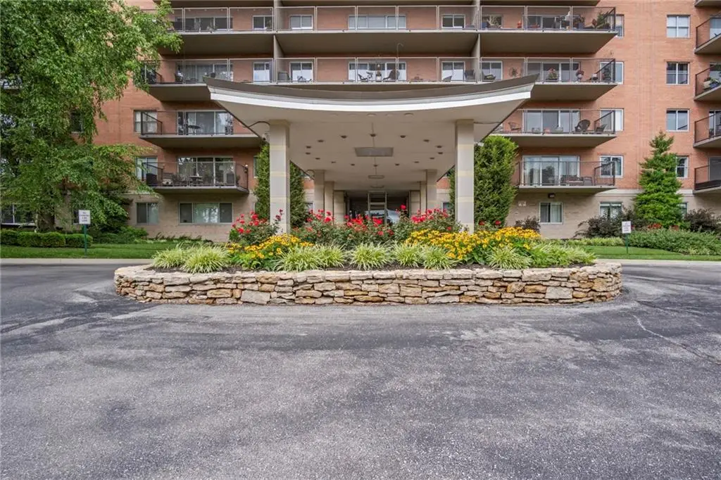 4550 Warwick Boulevard #409, Kansas City, MO 64111 - #1