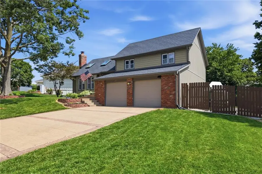 6815 Acuff Street, Shawnee, KS 66216 - #3