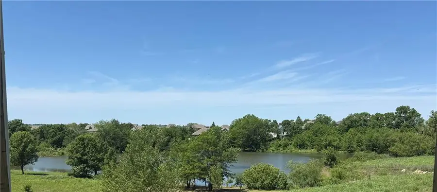 9810 N Laurel Avenue, Kansas City, MO 64157 - #2