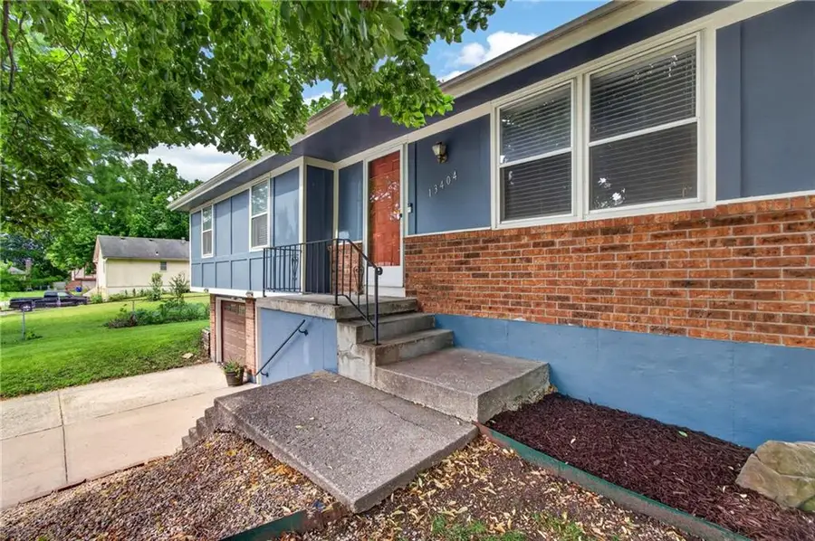 13404 Oakland Avenue, Grandview, MO 64030 - #2