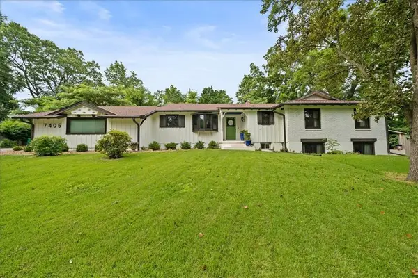 7405 E Gregory Boulevard, Kansas City, MO 64133