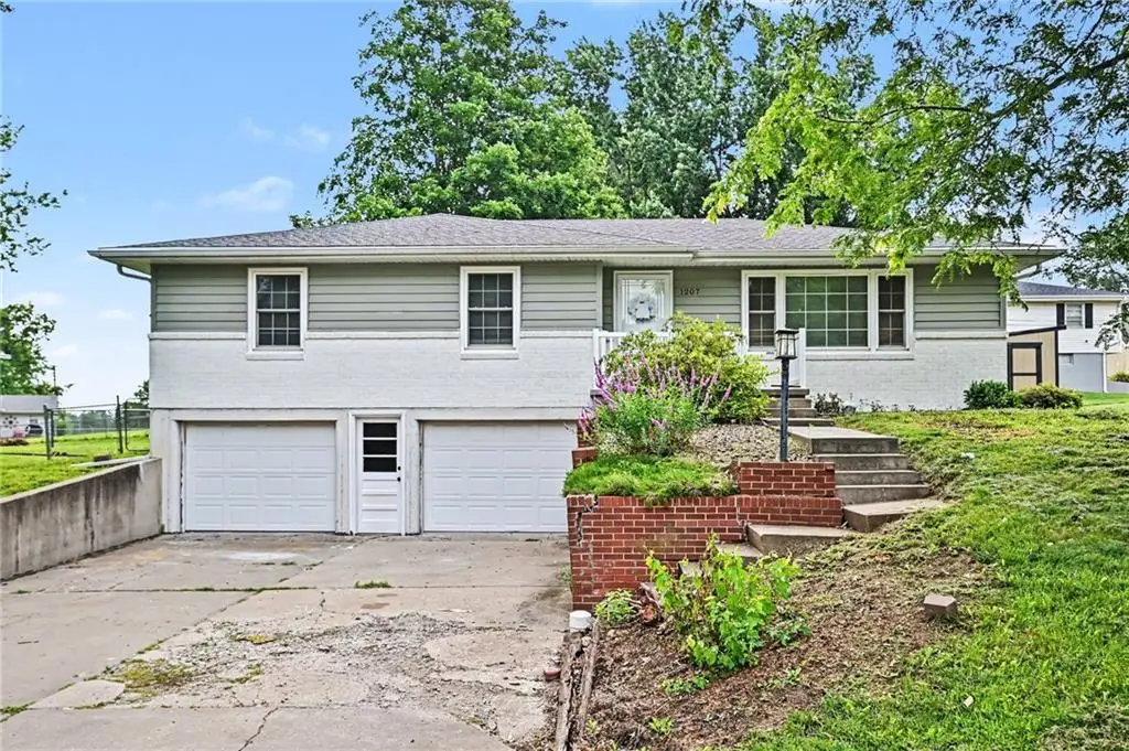 1207 Safari Drive, Saint Joseph, MO 64506 - #1