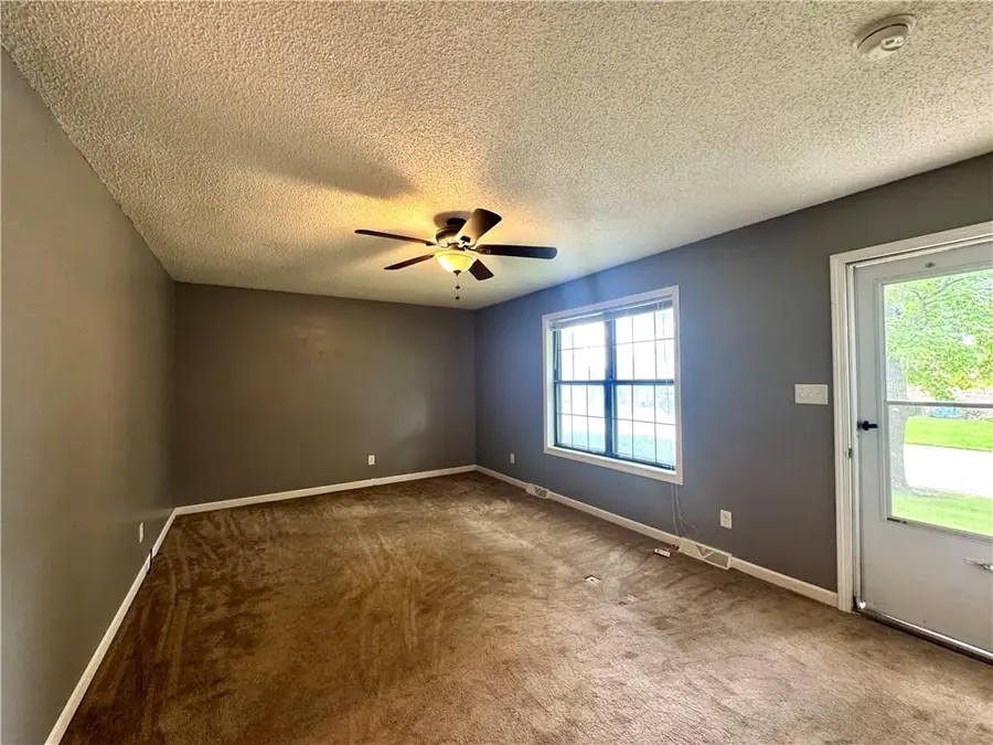 1627 N Ray Avenue, Maryville, MO 64468 - #3