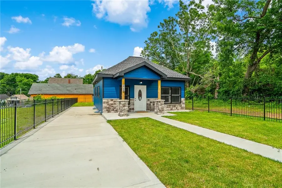 3758 Woodland Avenue, Kansas City, MO 64109 - #2