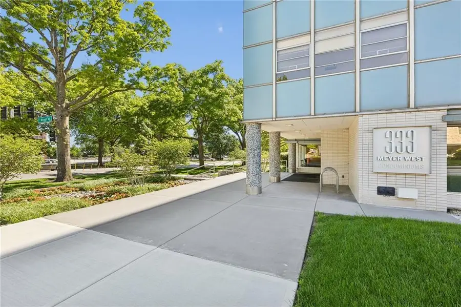 333 W Meyer Boulevard #306, Kansas City, MO 64113 - #2