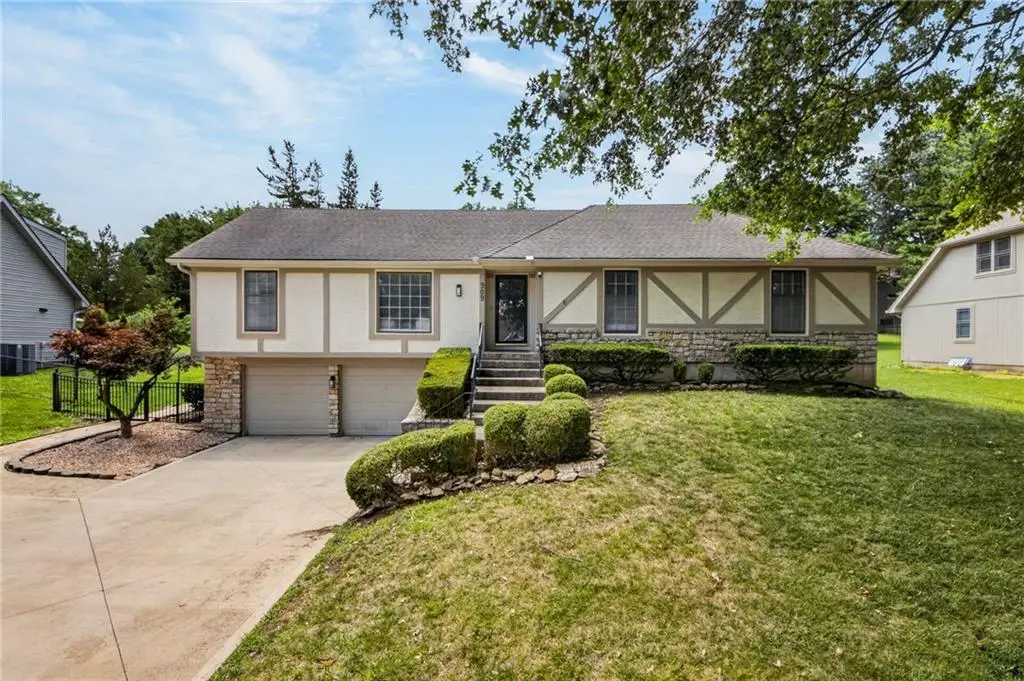909 W 121st Street, Kansas City, MO 64145 - #1