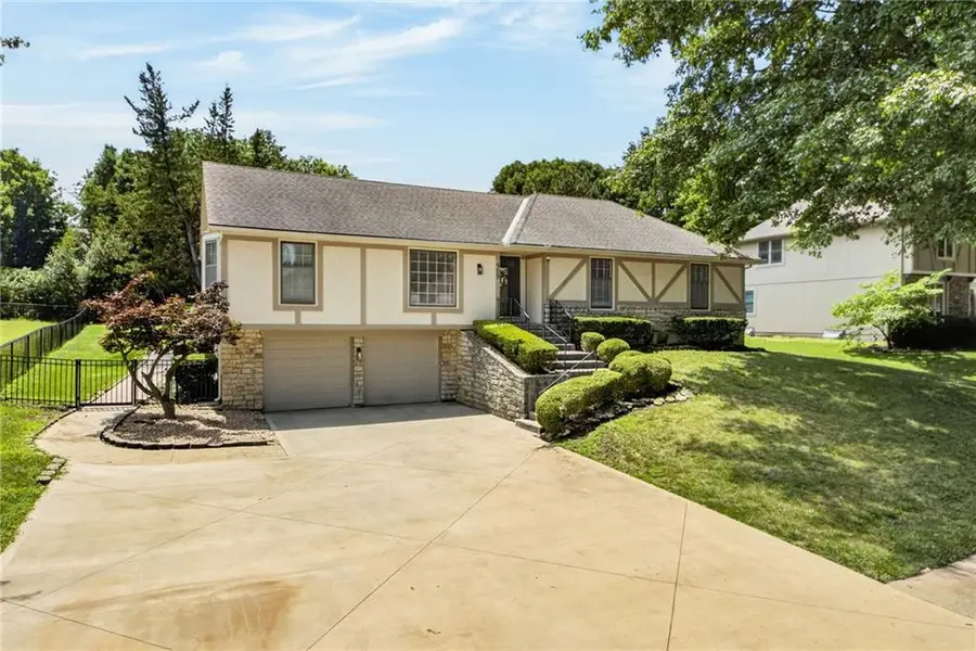 909 W 121st Street, Kansas City, MO 64145 - #3