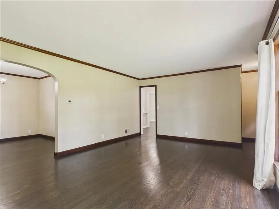 909 NE Vivion Road, Kansas City, MO 64118 - #2