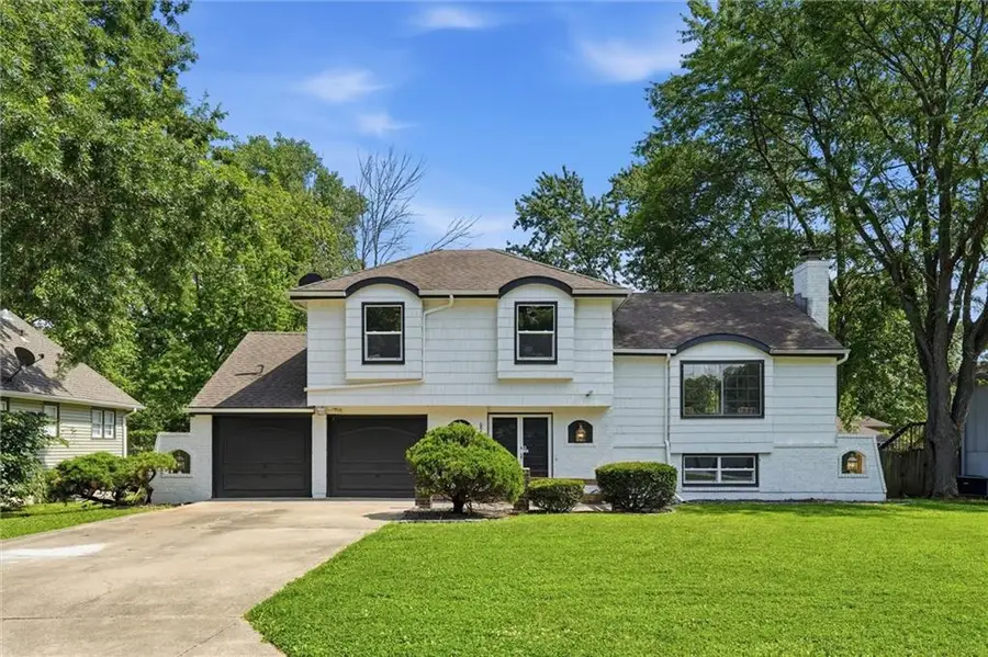 6901 E 127th Terrace, Grandview, MO 64030 - #2