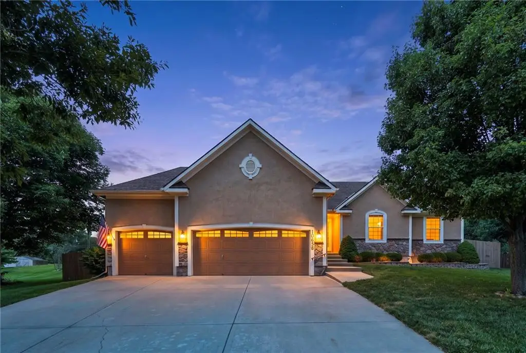 10658 S Emerald Street, Olathe, KS 66061 - #1
