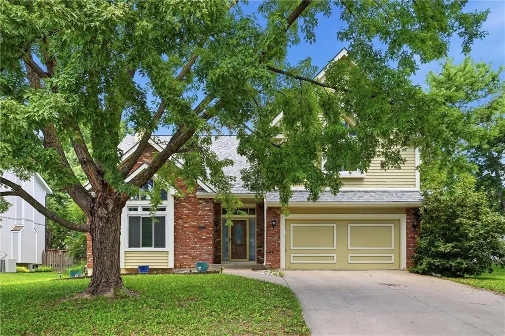 8260 N Woodland Avenue, Kansas City, MO 64118 - #1