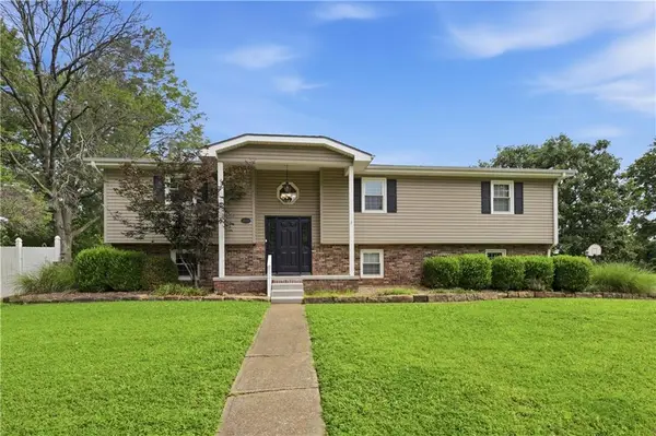 1009 Twin Lakes Drive, Pittsburg, KS 66762