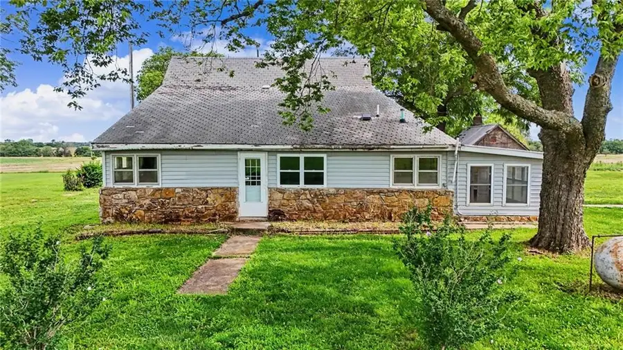 15496 Norton Road, Kincaid, KS 66039 - #3