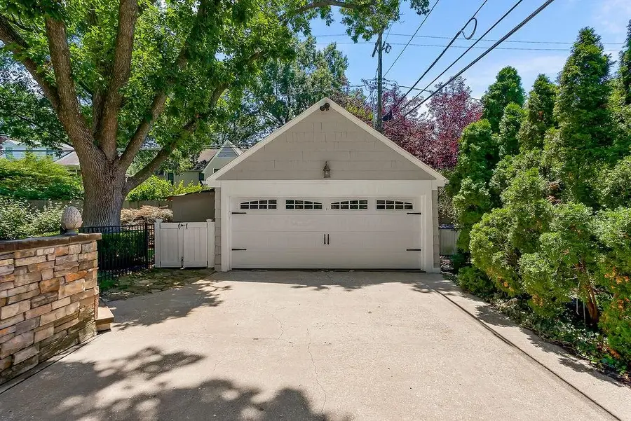 631 W 66th Terrace, Kansas City, MO 64113 - #3