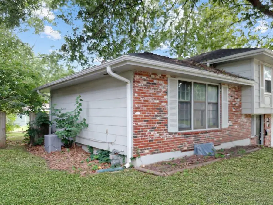 7707 E 118th Terrace, Kansas City, MO 64134 - #2