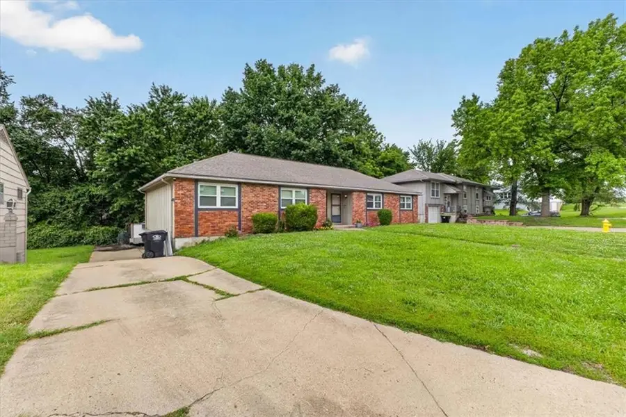 8310 Sterling Avenue, Raytown, MO 64138 - #2