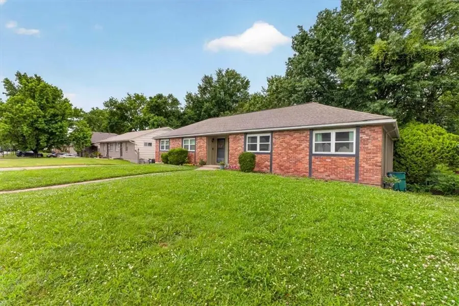 8310 Sterling Avenue, Raytown, MO 64138 - #3
