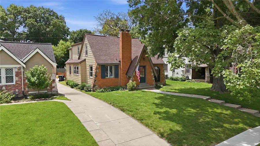 431 E 69th Terrace, Kansas City, MO 64131 - #2
