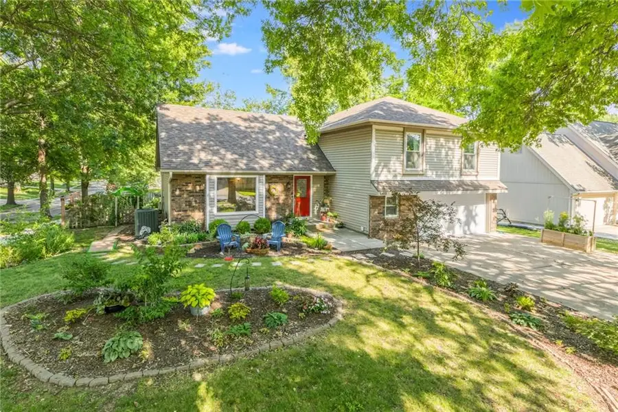 5909 N Norton Avenue, Gladstone, MO 64119 - #2
