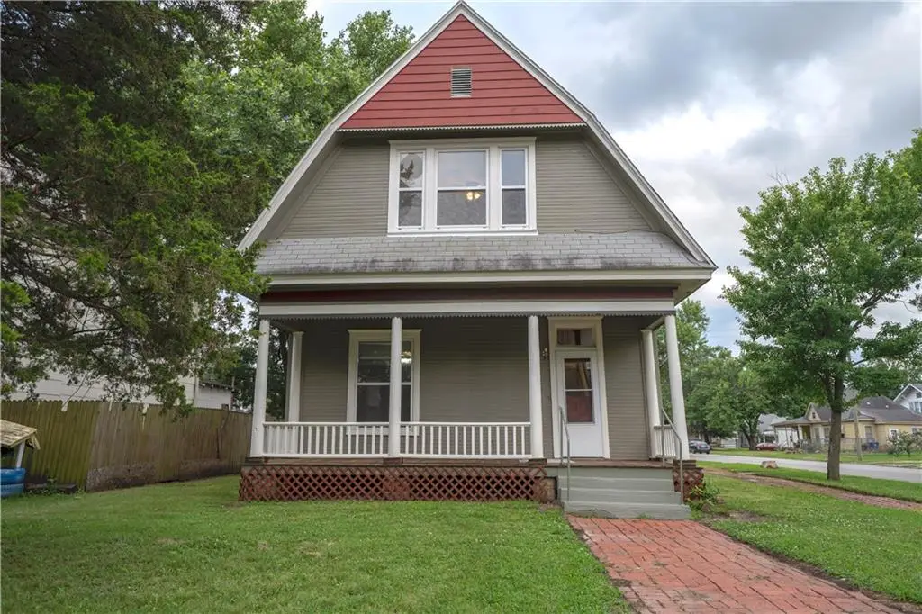615 W 6th Street, Coffeyville, KS 67337 - #1
