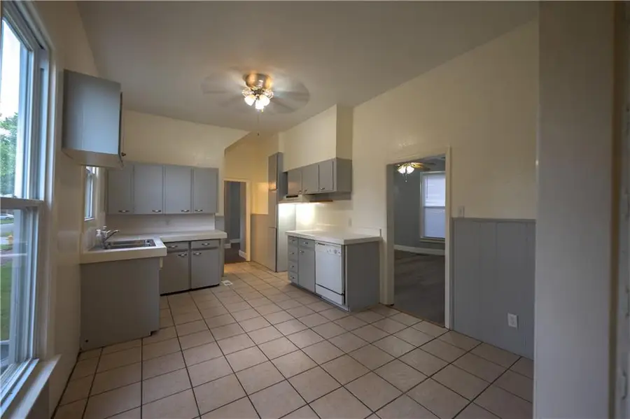 615 W 6th Street, Coffeyville, KS 67337 - #3