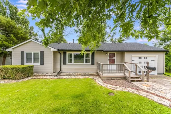 503 E Mckissock Street, Knob Noster, MO 65336