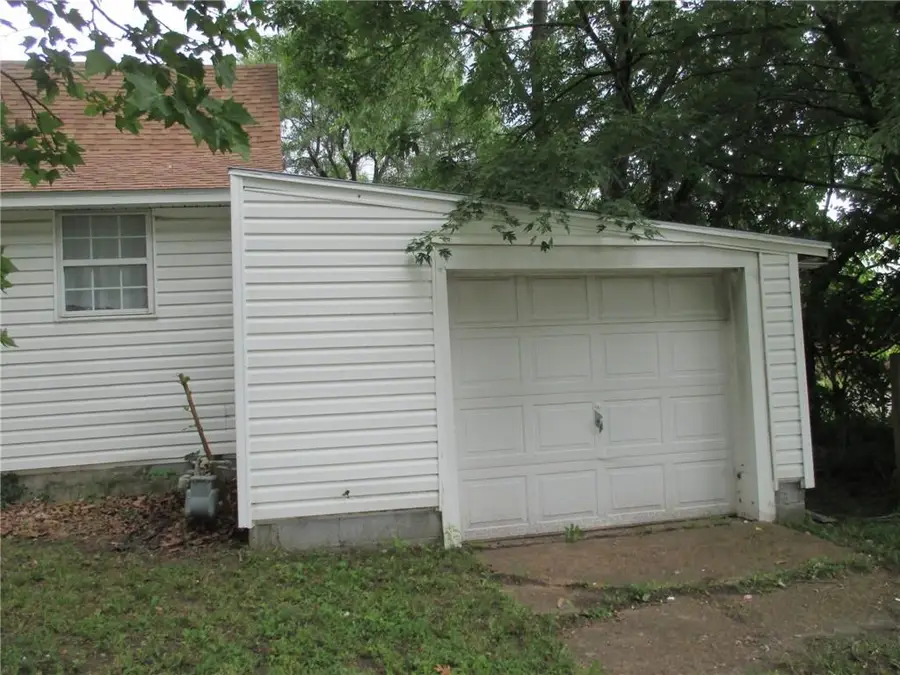 1700 E 7th Street, Sedalia, MO 65301 - #3