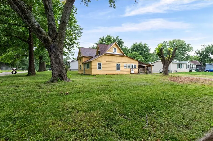 704 N Cherry Street, Ottawa, KS 66067 - #2