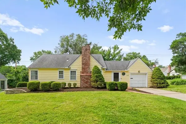 2609 W 50th Terrace, Westwood, KS 66205