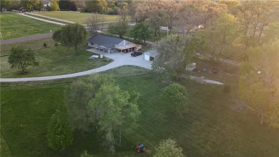 14298 Leavenworth Road, Basehor, KS 66007 - #2