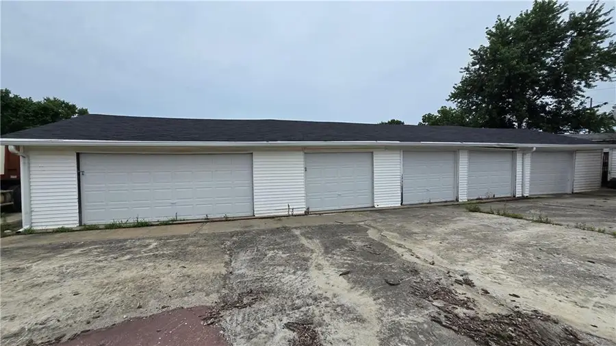 703 Chicago Street, Chillicothe, MO 64601 - #3