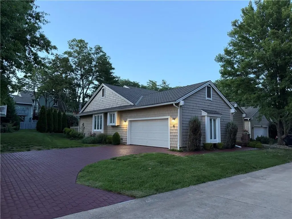 4 W 127th Street, Kansas City, MO 64145 - #1