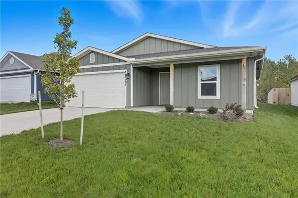 19523 Lincoln Street, Spring Hill, KS 66083