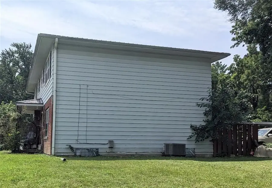 2606 4th Ave Court, Leavenworth, KS 66048 - #3
