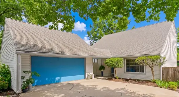 221 Deerfield Lane, Lawrence, KS 66049