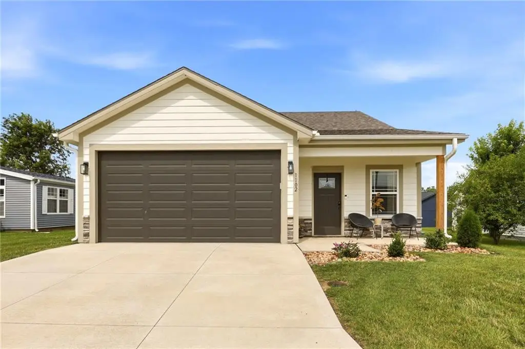 1102 White Oaks Lane, Oak Grove, MO 64075 - #1