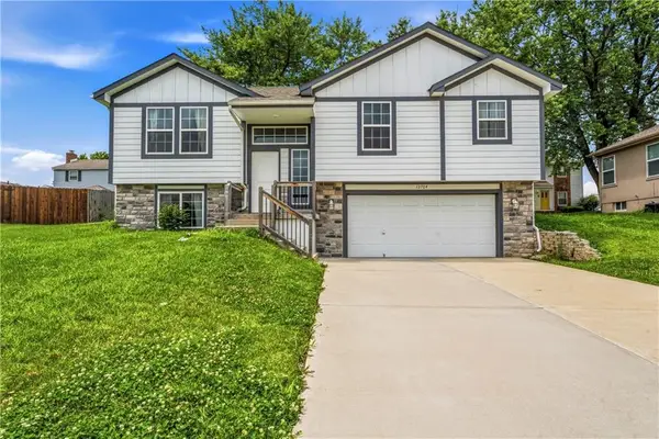 12704 Applewood Drive, Grandview, MO 64030