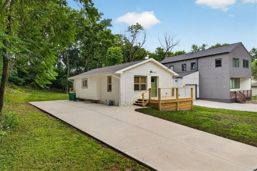 3111 W 43rd Avenue, Kansas City, KS 66103 - #2