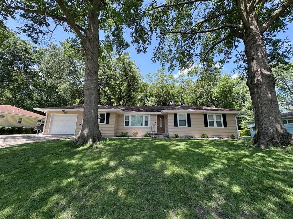 3017 Parkway A Street, Saint Joseph, MO 64507 - #1