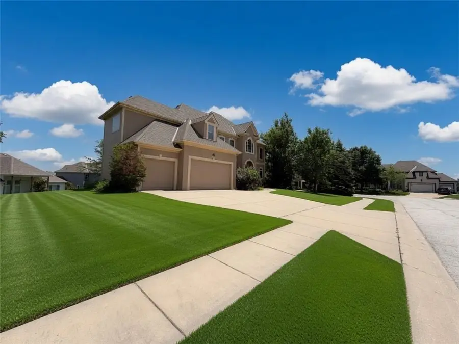 10319 N Saline Avenue, Kansas City, MO 64154 - #2