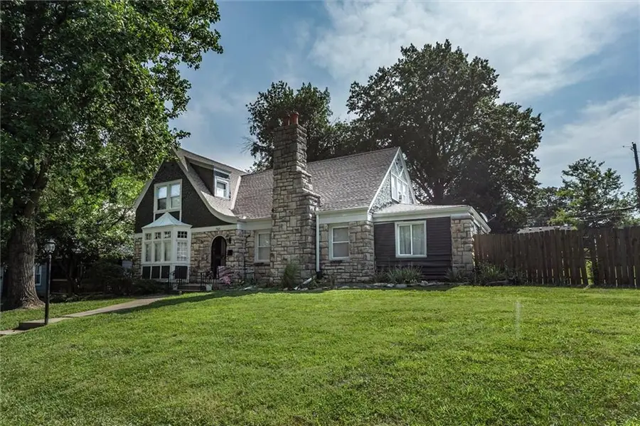7421 Forest Avenue, Kansas City, MO 64131 - #2