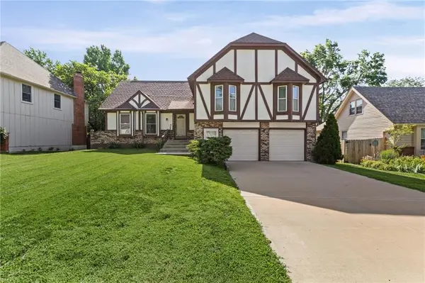 10245 Haskins Street, Overland Park, KS 66215